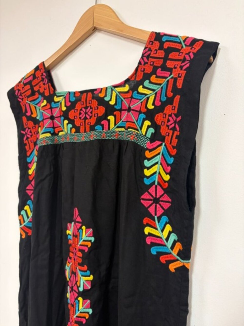 J. Marie Black Embroidered Floral Boho Shift Dress Size M